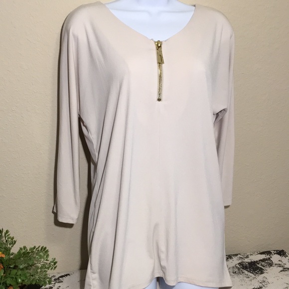 Chelsea & Theodore Tops - Chelsea & Theodore Women’s beige top